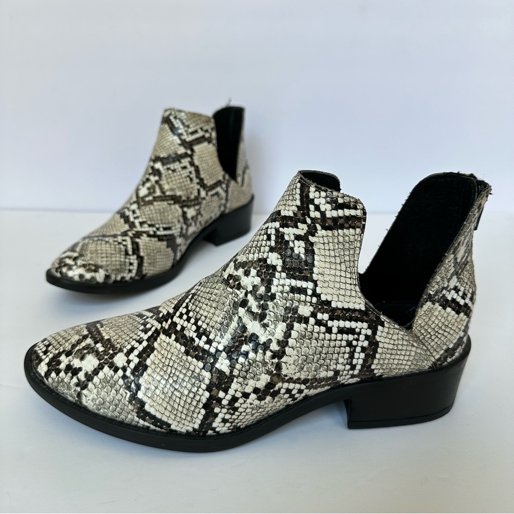 Steve Madden 8 Laramie Snakeskin Ankle Booties Side Cut Out Boots Almond Toe